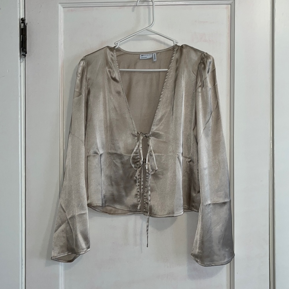 NWOT ASOS Design Long Sleeve Double Tie Top Gold Size US 6 (Medium)